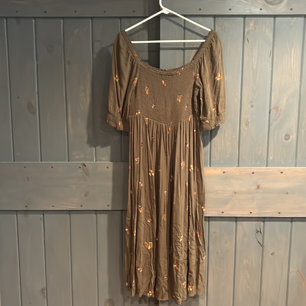 All Worthy Hunter McGrady Floral Printed Midi Dress w/ Puff Sleeves